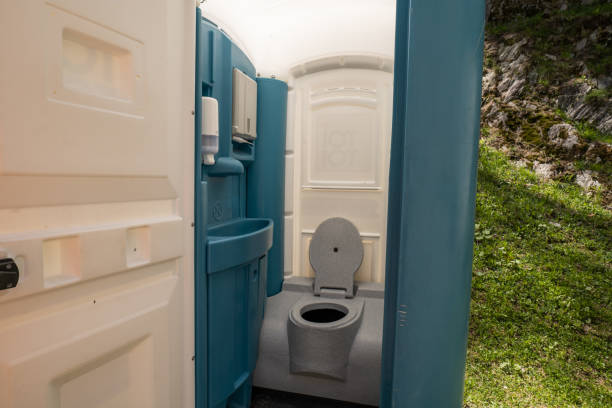 Types of Portable Toilets We Offer in Mcconnell Af, KS